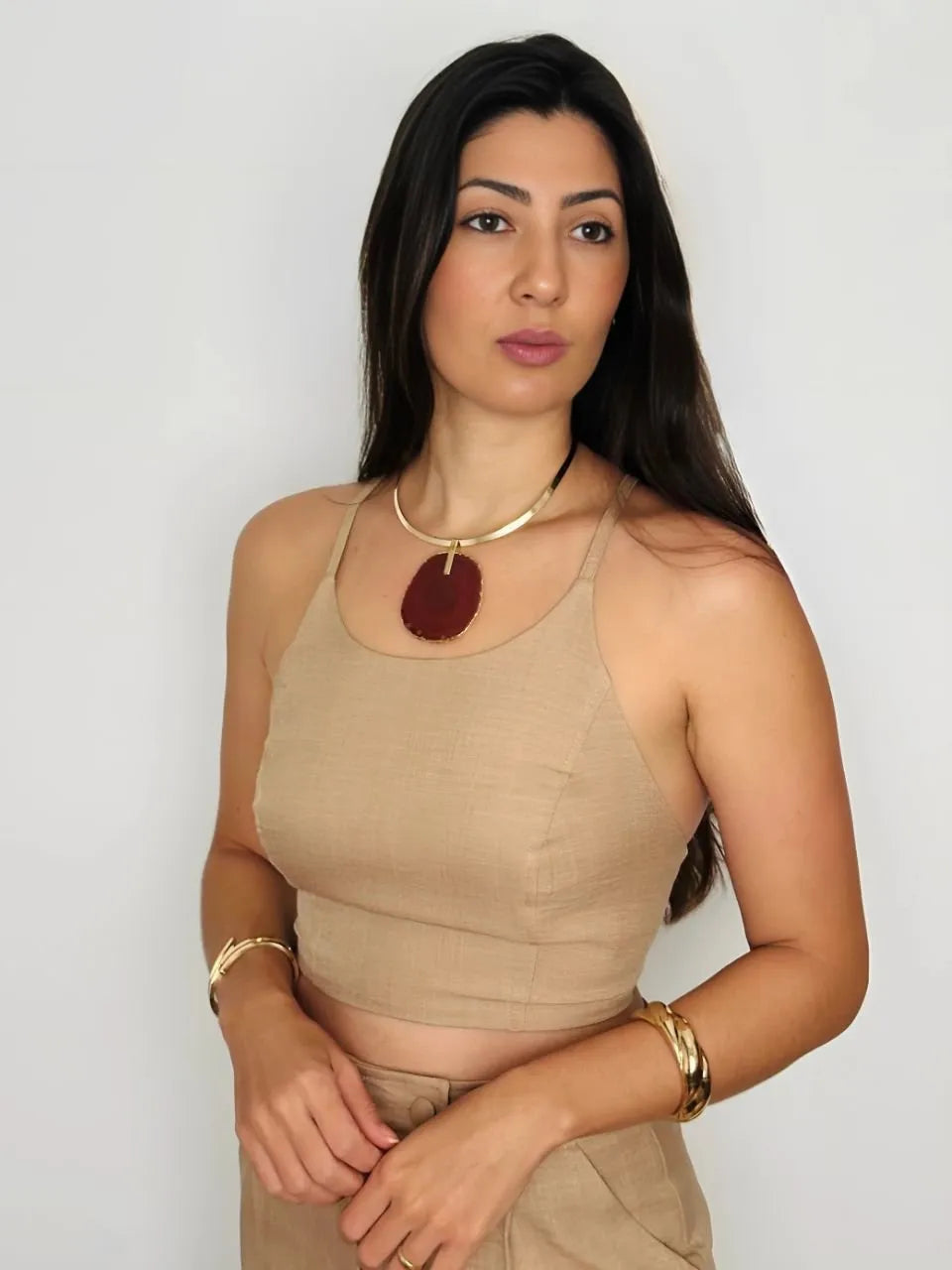 Colar Choker Aro Liso com Ágata Vermelha Detalhe Dourado Semijoia