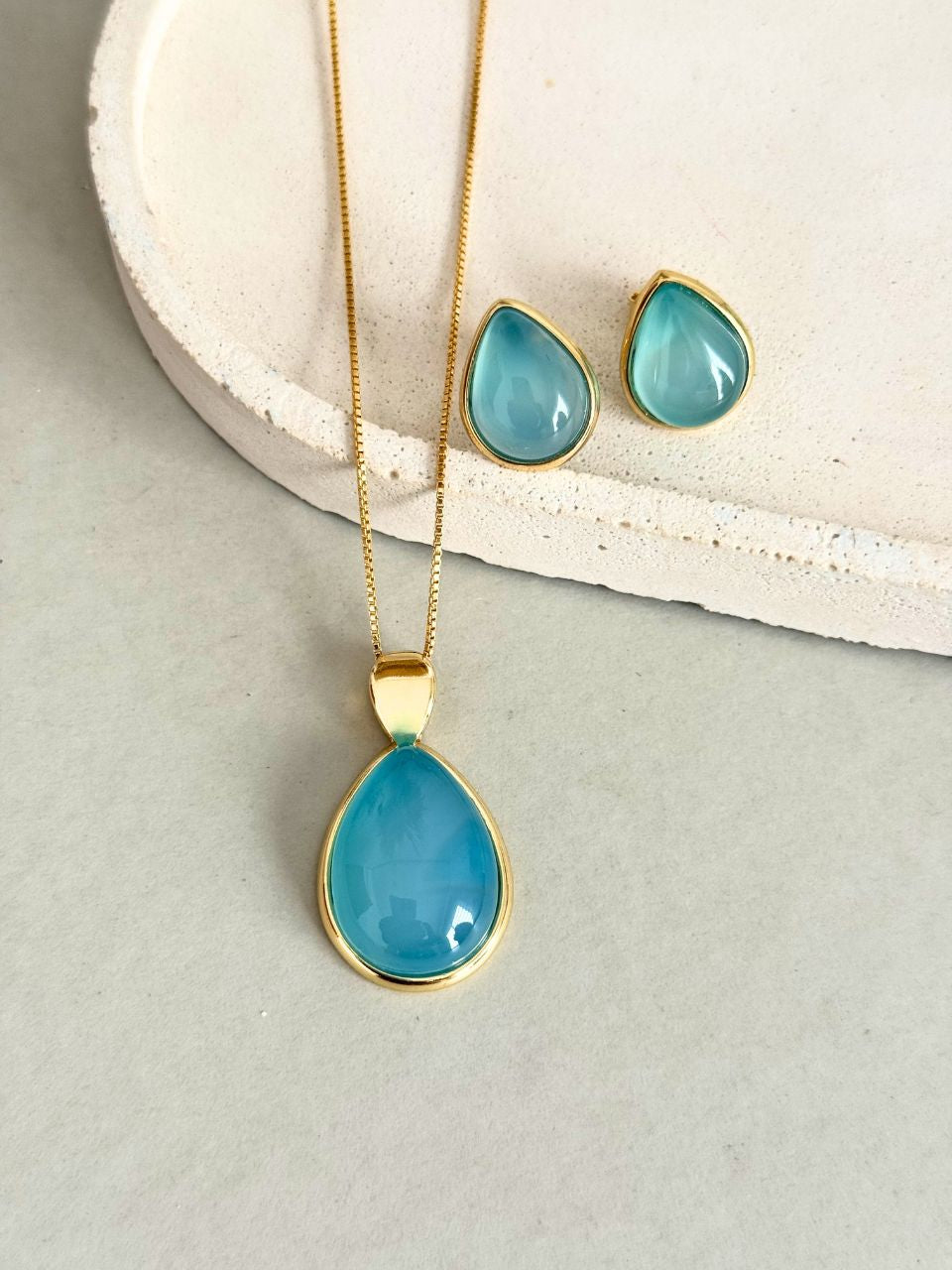 Conjunto Colar e Brinco Ágata Azul Céu Ouro Semijoia