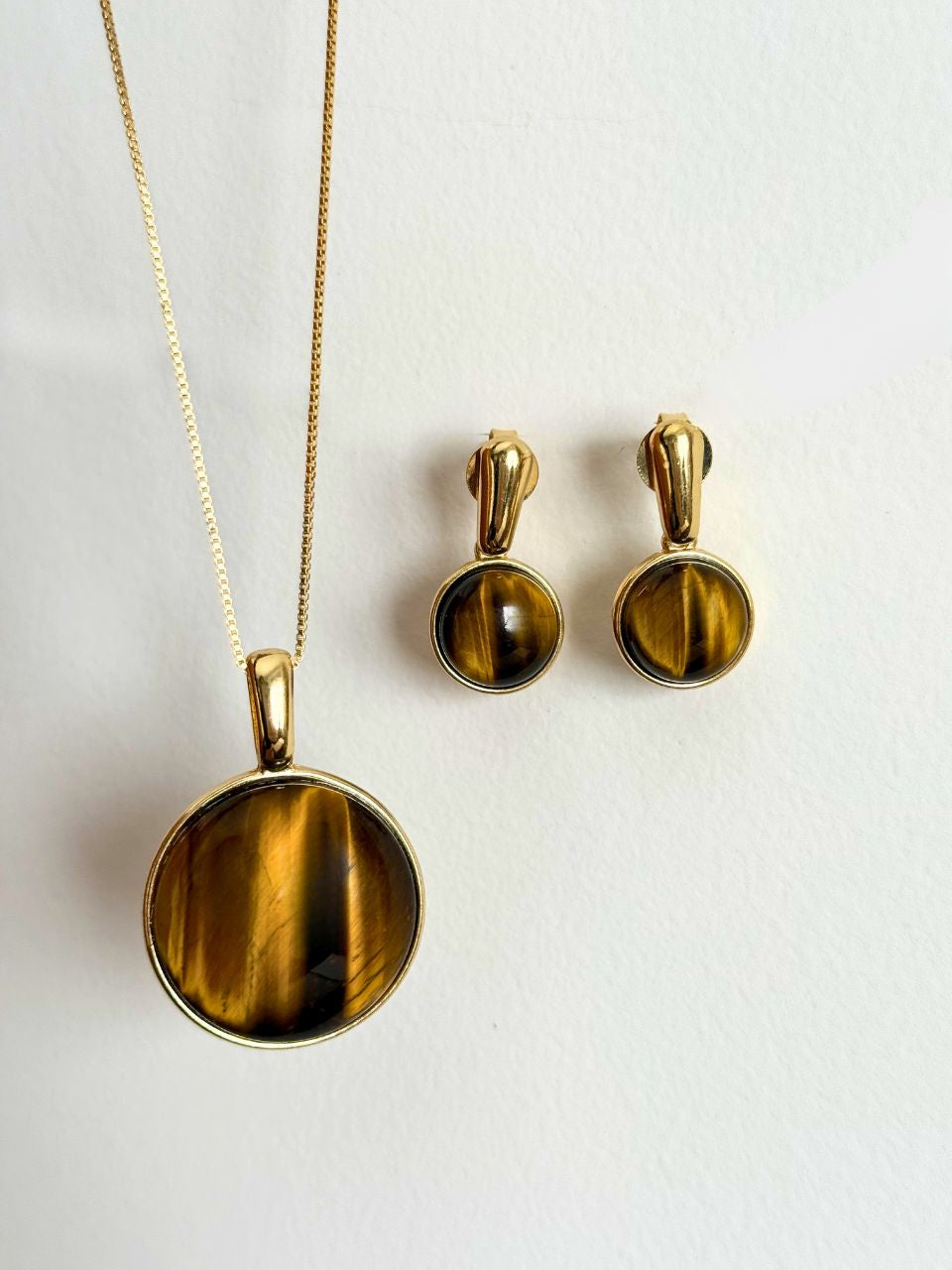 Conjunto Colar e Brinco Redondo Olho de Tigre Ouro Semijoia