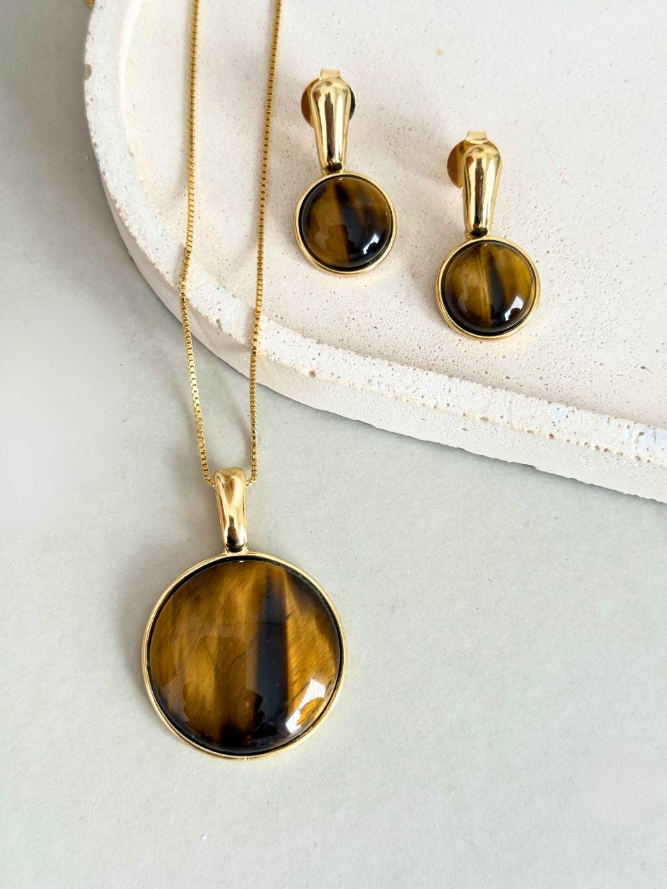 Conjunto Colar e Brinco Redondo Olho de Tigre Ouro Semijoia