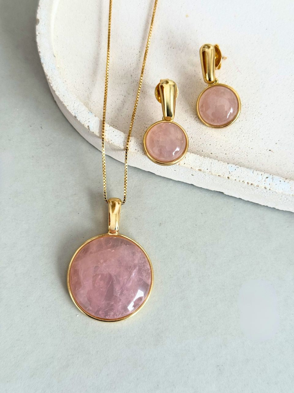 Conjunto Redondo Quartzo Rosa Ouro Semijoia