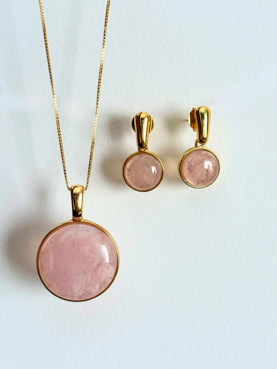 Conjunto Redondo Quartzo Rosa Ouro Semijoia