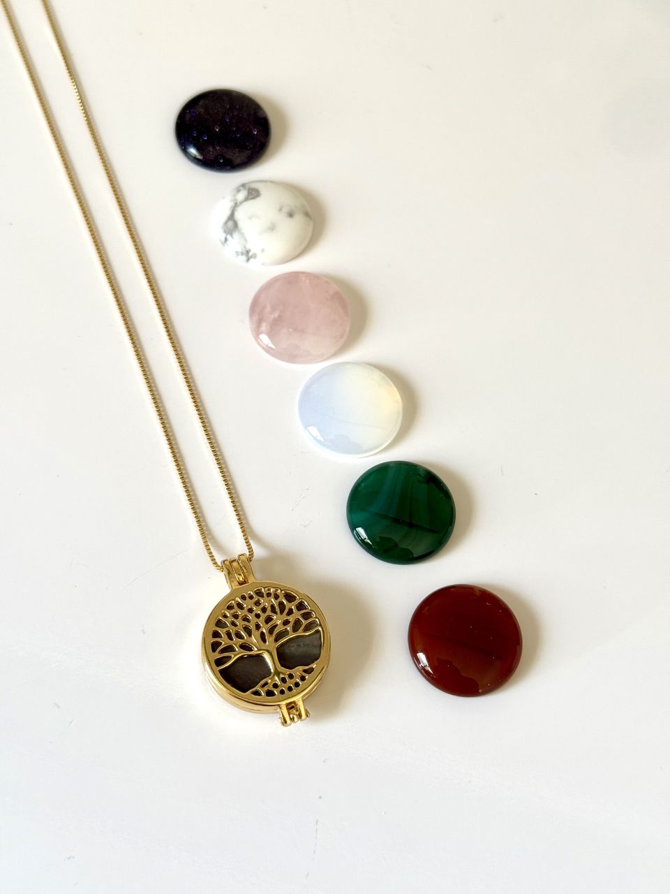 Colar Relicário Árvore da Vida 7 Pedras Sortidas Ouro Semijoia