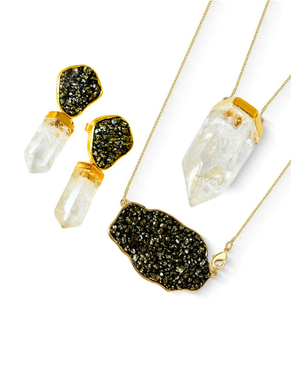 Conjunto Brinco e Colar Escapulário Ponta de Cristal com Pirita Ouro Semijoia