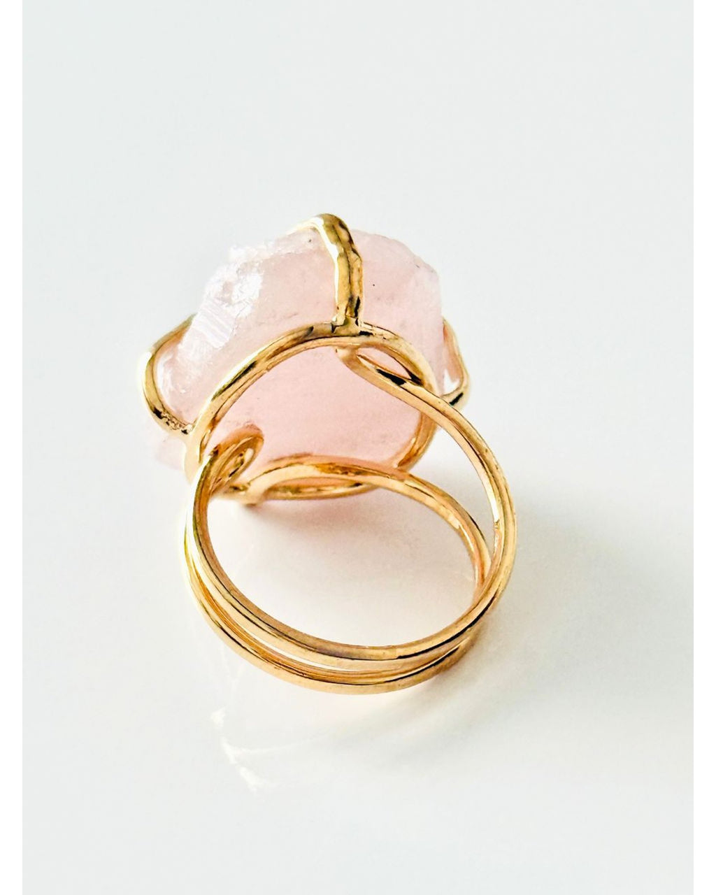 Anel ajustável Pedra Bruta Quartzo Rosa Ouro Semijoia