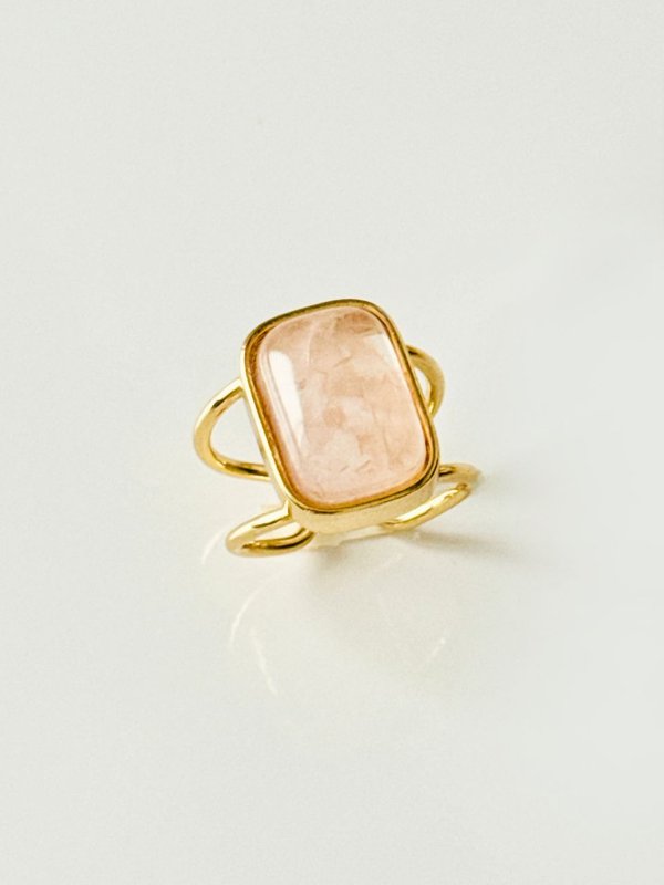 Anel Retangular Quartzo Rosa Ouro Semijoia