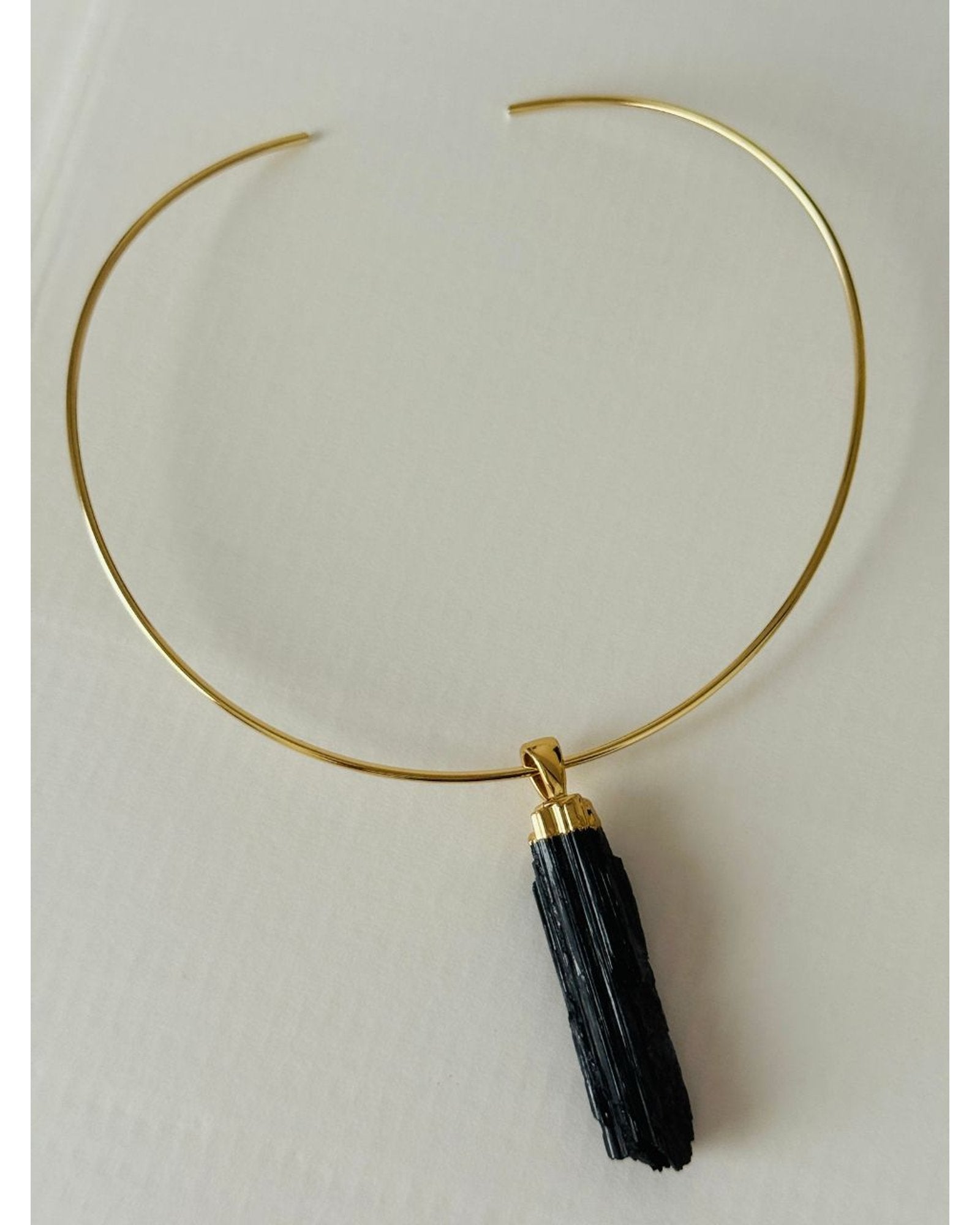 Colar Choker Aro Tubinho Turmalina Negra Cumprida Ouro Semijoia