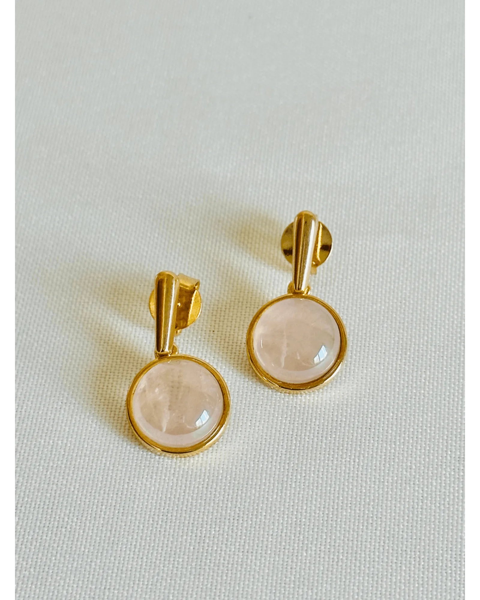Conjunto colar e brinco Redondo Quartzo Rosa Perolada Ouro Semijoia