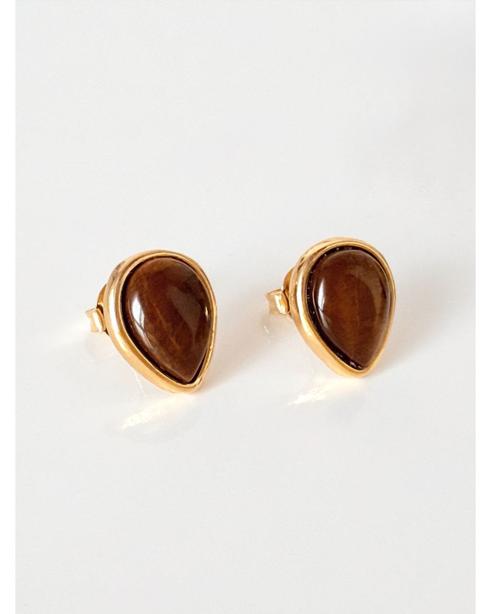 Brinco Gota Invertida Olho de Tigre Ouro Semijoia