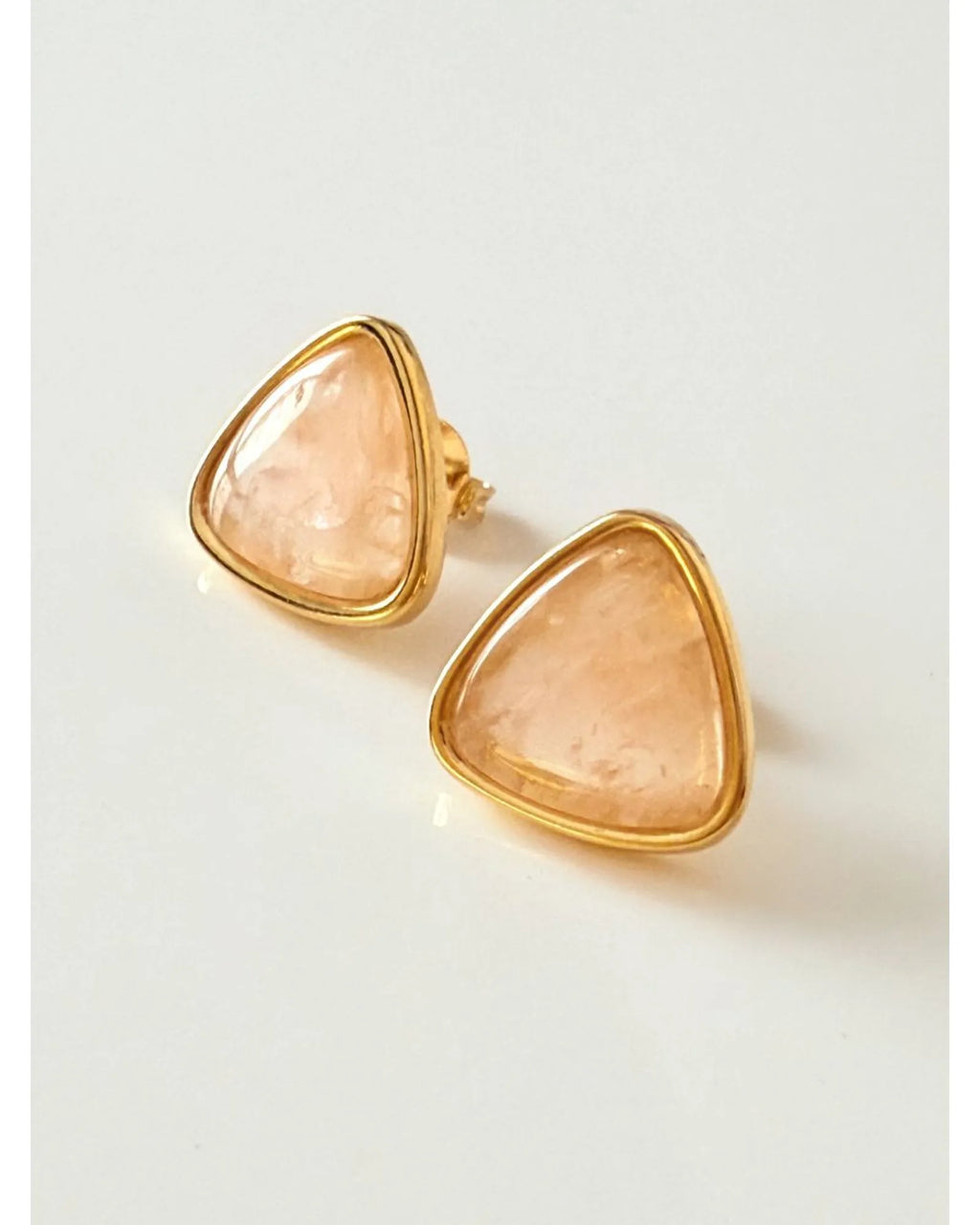 Brinco Triangular Quartzo Rosa Ouro Semijoia