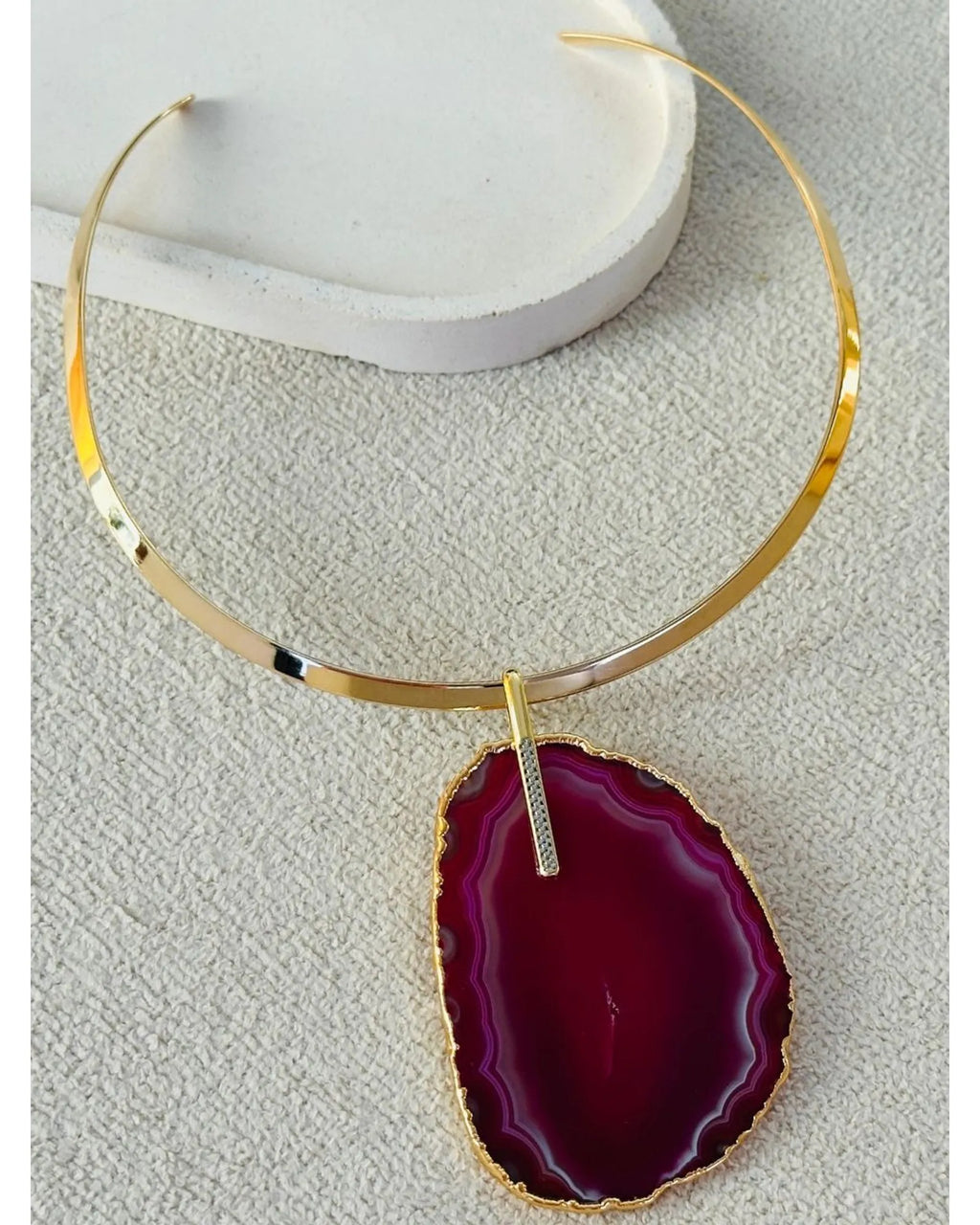 Colar Choker Aro Liso com Ágata Rosa detalhe em Ródio Branco Semijoia