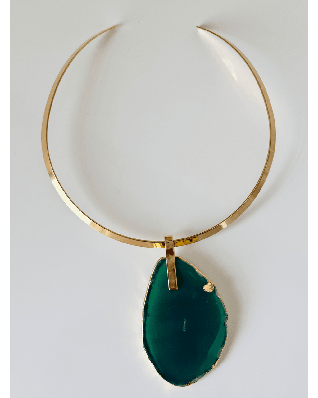 Colar Choker Aro Liso com Ágata Verde Detalhe Dourado Semijoia