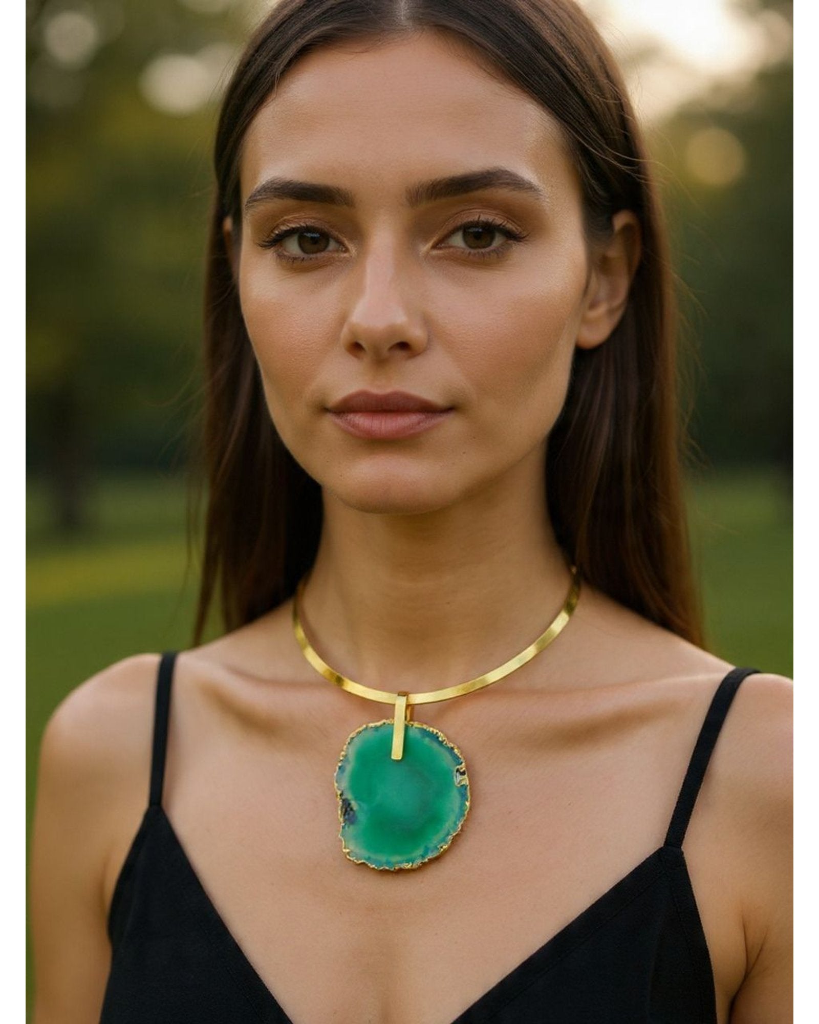 Colar Choker Aro Liso com Ágata Verde Detalhe Dourado Semijoia