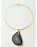 Colar Choker Aro fechado com Ágata Negra Detalhe Dourado Semijoia