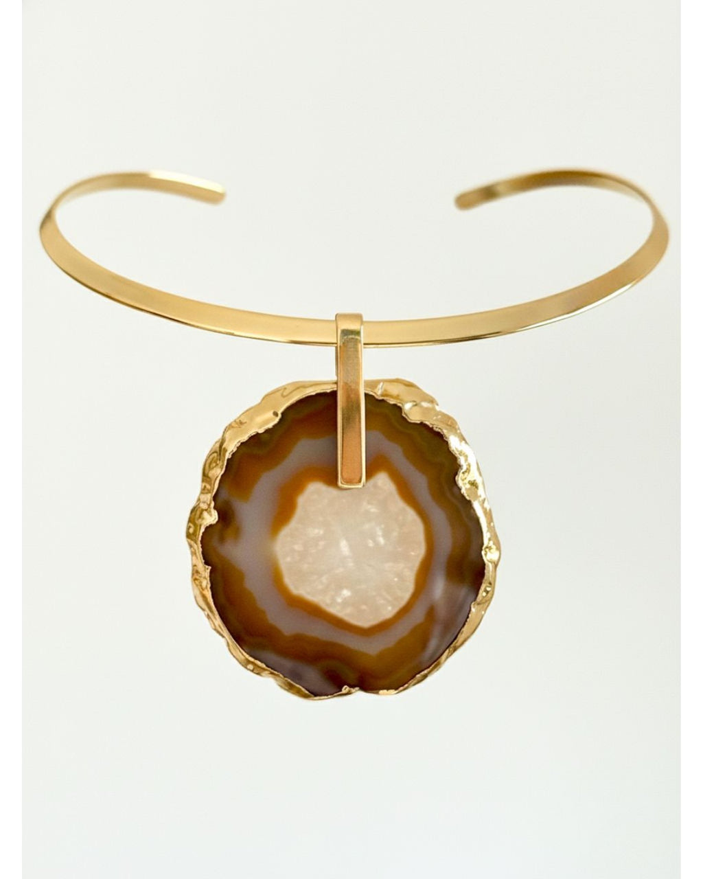 Colar Choker Aro Liso com Ágata Marrom Detalhe Dourado Semijoia