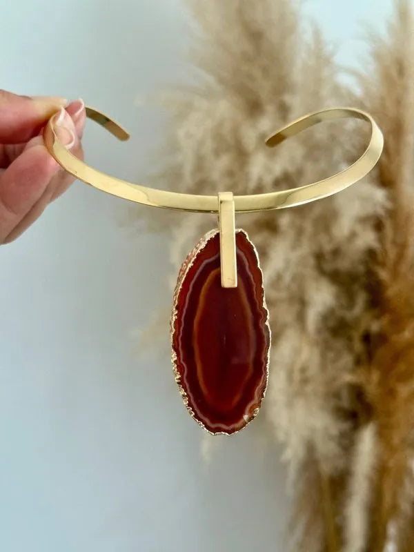 Colar Choker Aro Liso com Ágata Vermelha Detalhe Dourado Semijoia