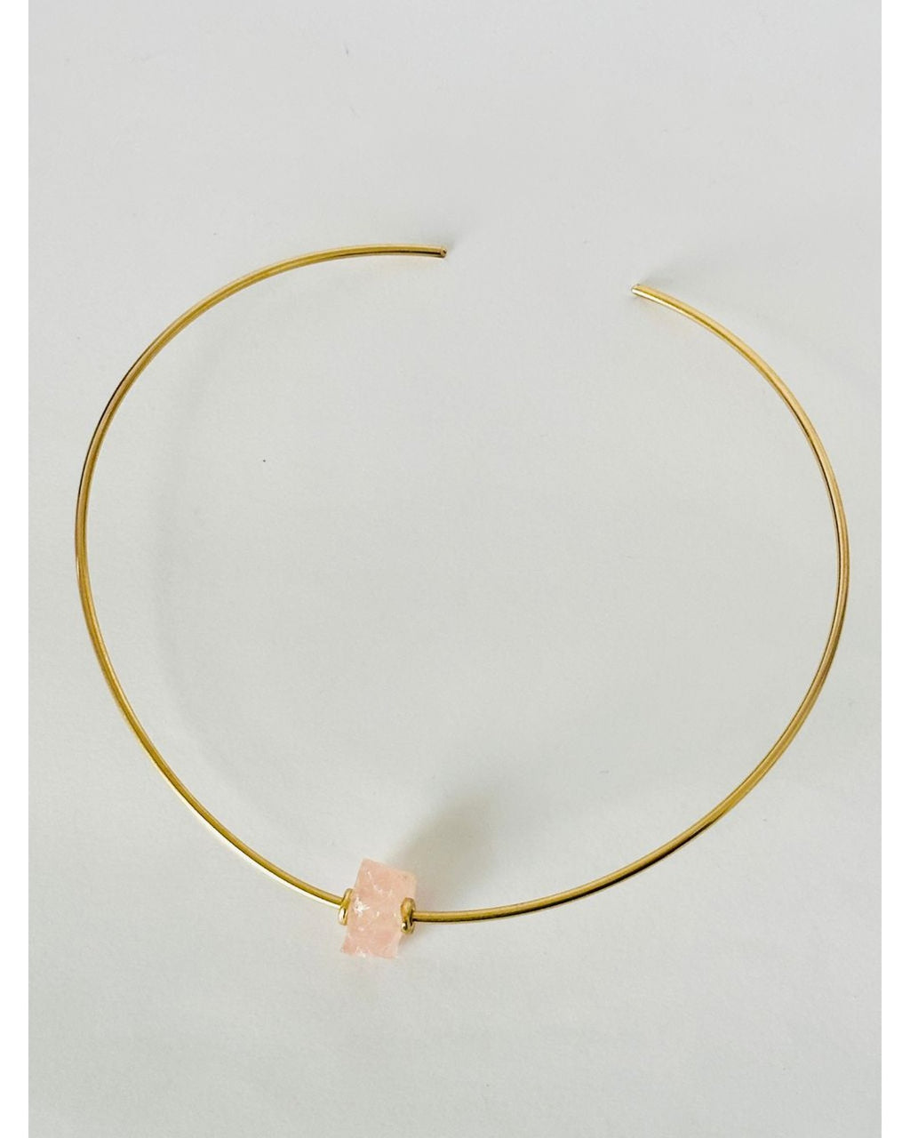 Colar Choker Aro Tubinho Pedra Bruta Quartzo Rosa
