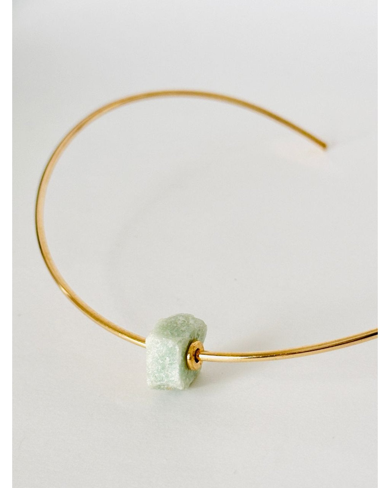 Colar Choker Aro Tubinho Pedra Bruta Quartzo Verde