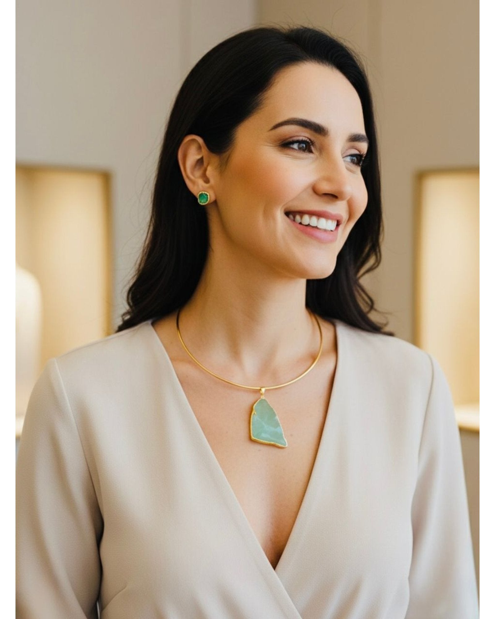 Colar Choker Aro Tubinho Slice Quartzo Verde Ouro Semijoia