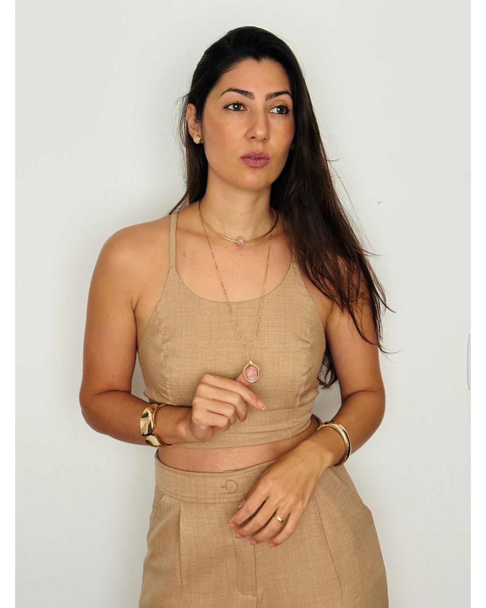 Colar Choker Aro Tubinho Pedra Bruta Quartzo Rosa