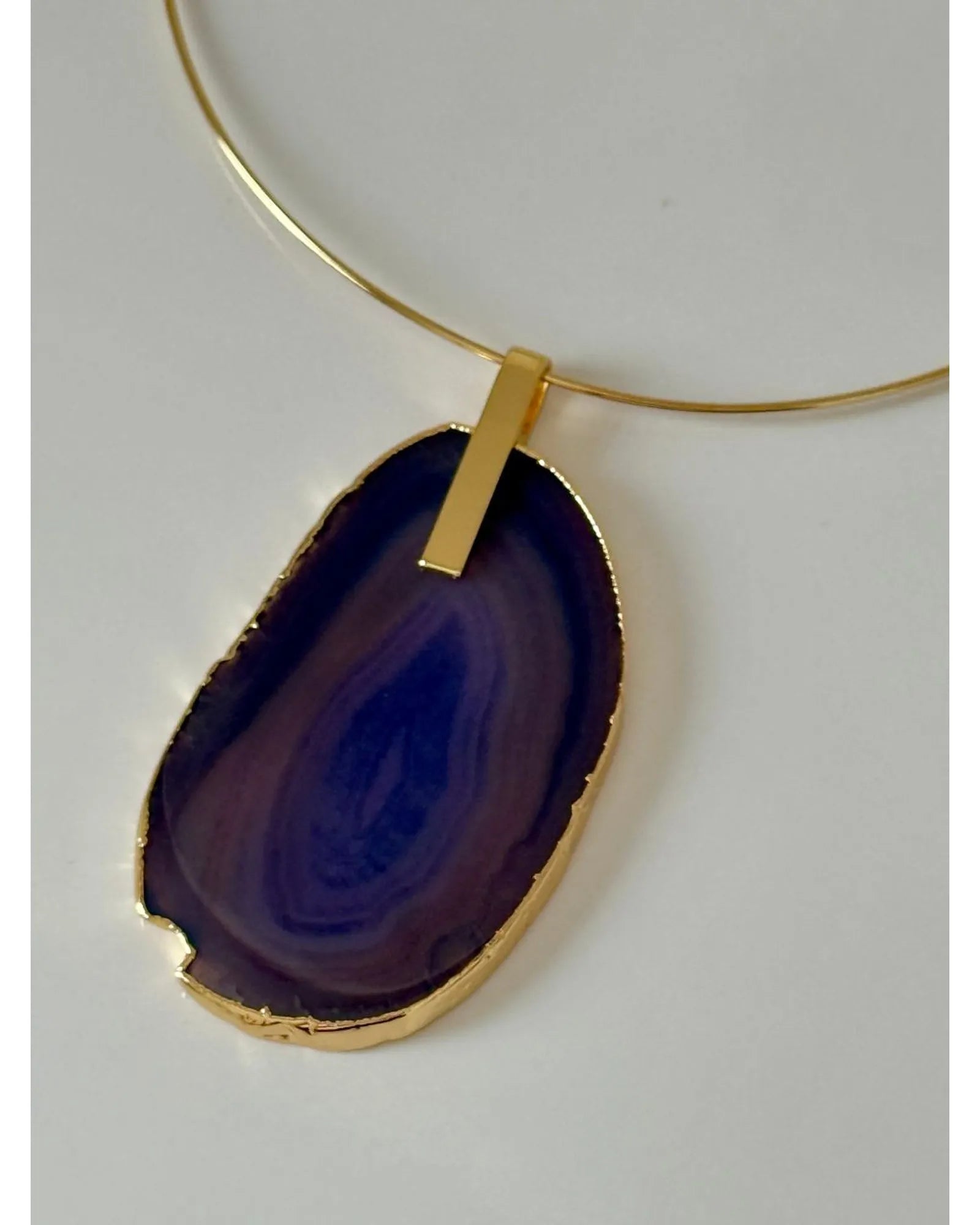 Colar Choker Aro fino com Ágata Roxa Ouro Semijoia