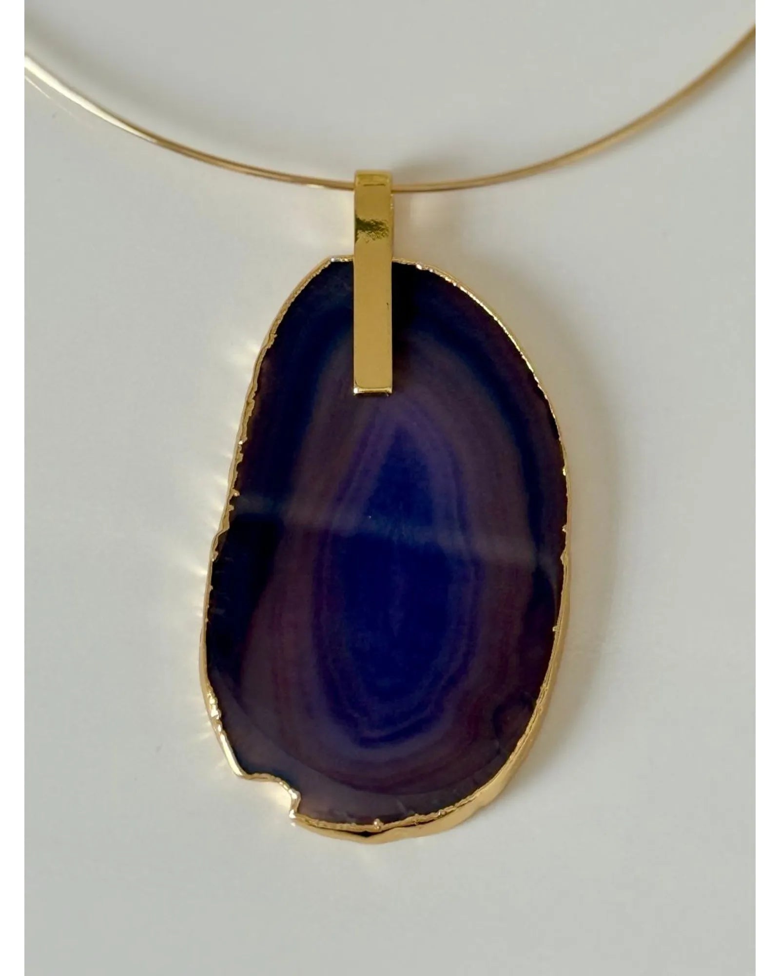 Colar Choker Aro fino com Ágata Roxa Ouro Semijoia