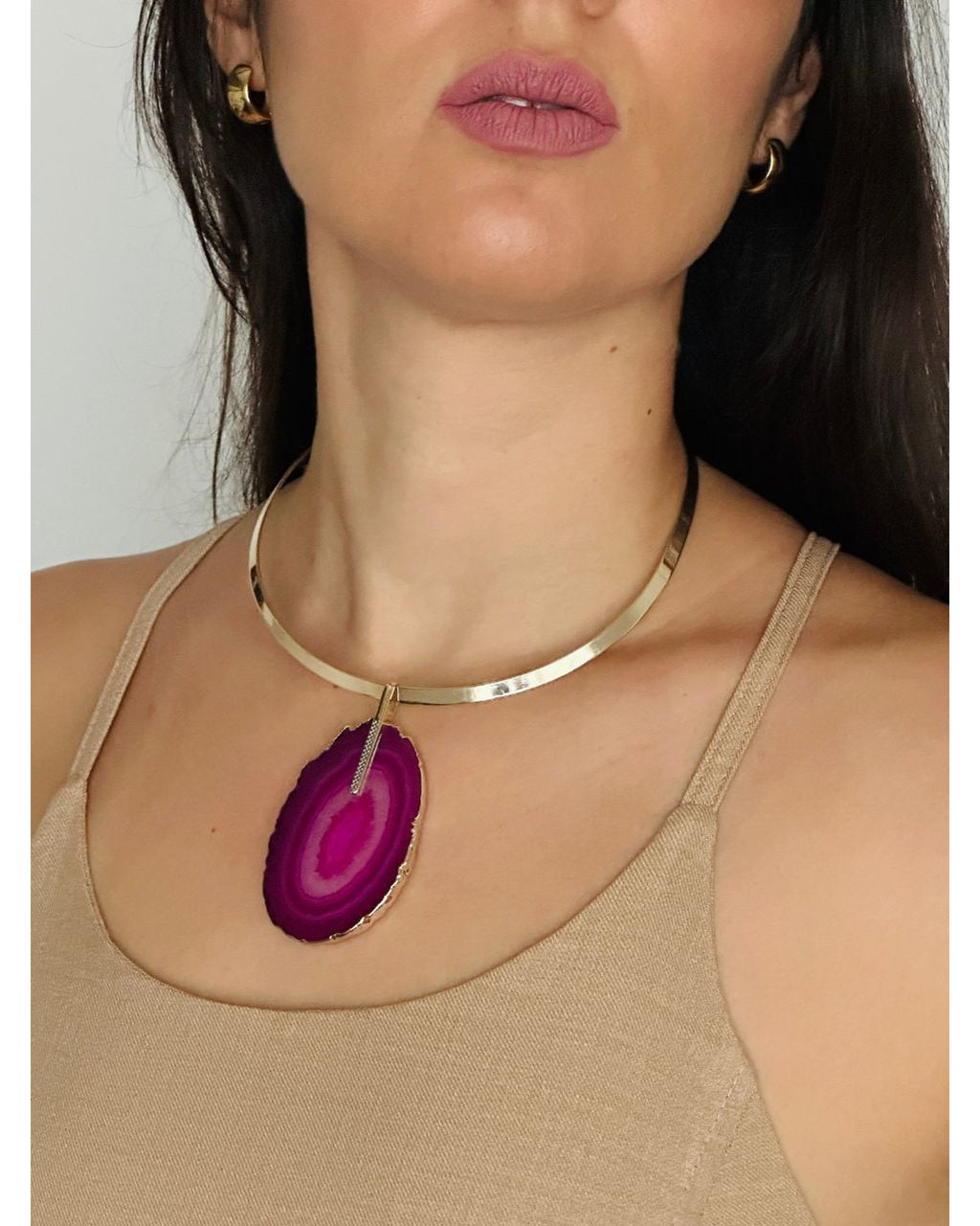 Colar Choker Aro Liso com Ágata Rosa detalhe em Ródio Branco Semijoia