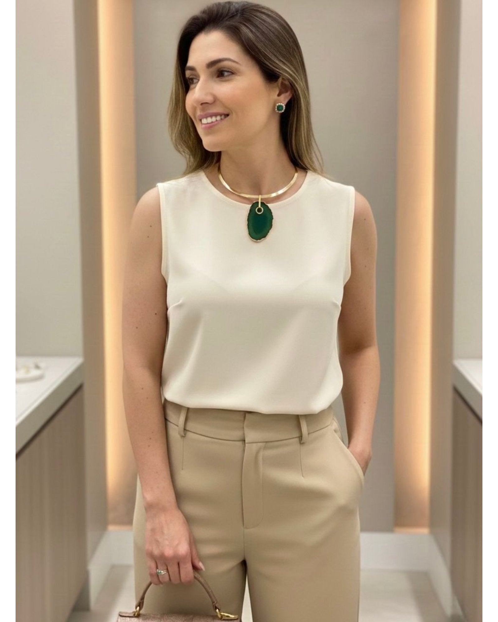 Colar Choker Aro Liso com Ágata Verde Detalhe Dourado Semijoia