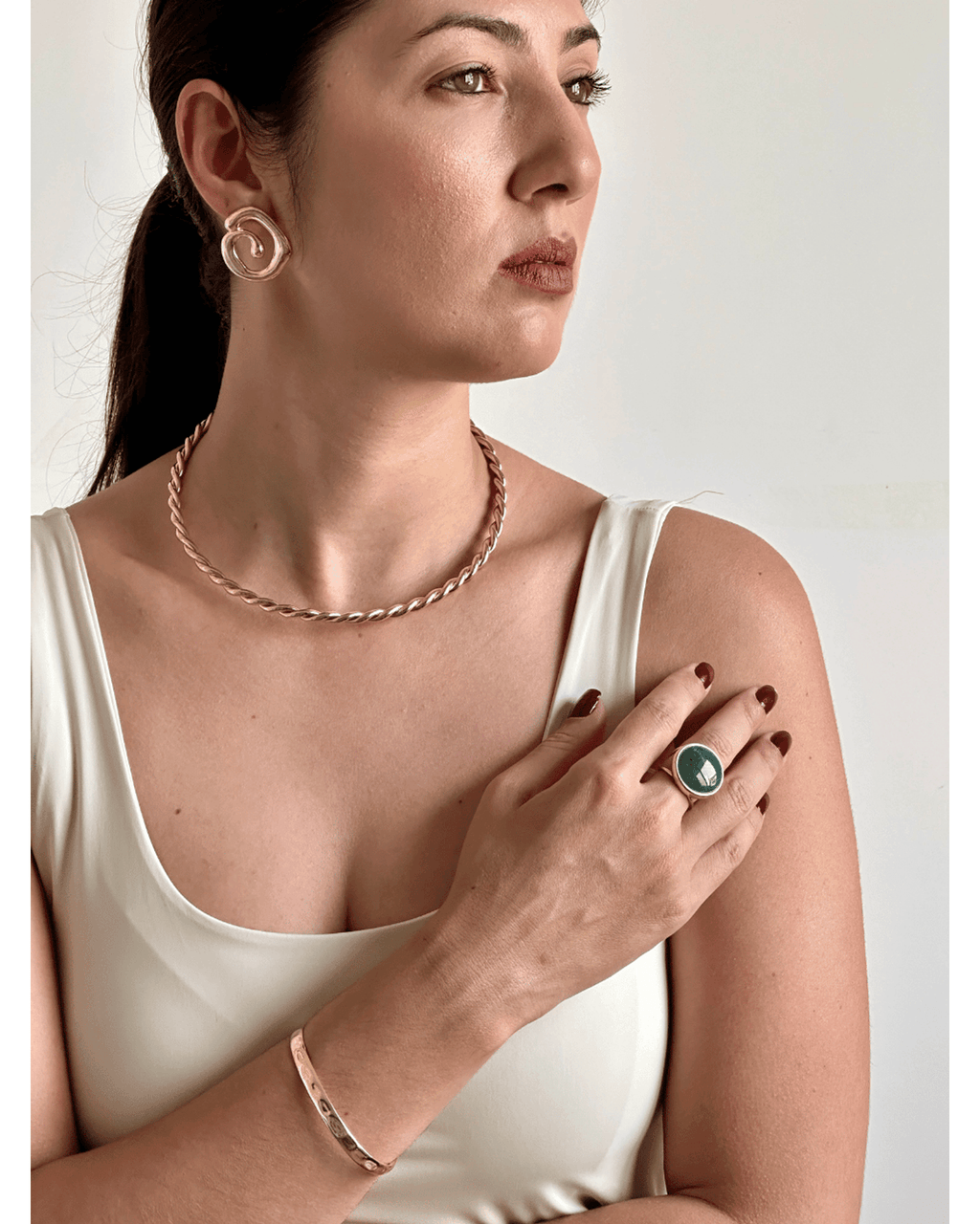 Colar Choker Aro Torcido Ouro Semijoia