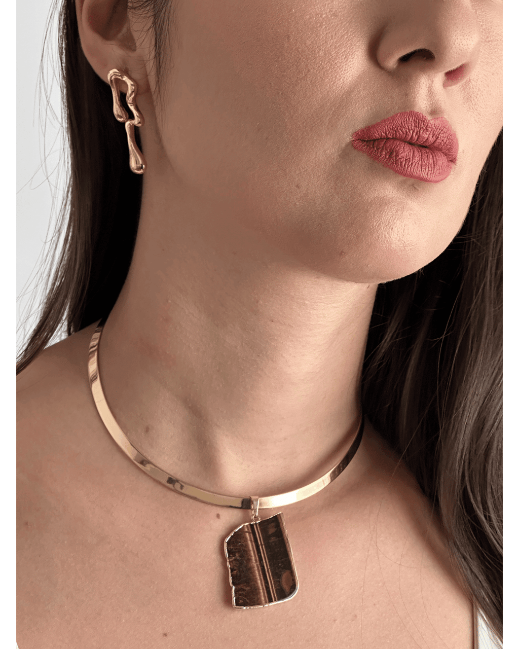 Colar Choker Aro Liso Slice Olho de Tigre Ouro Semijoia