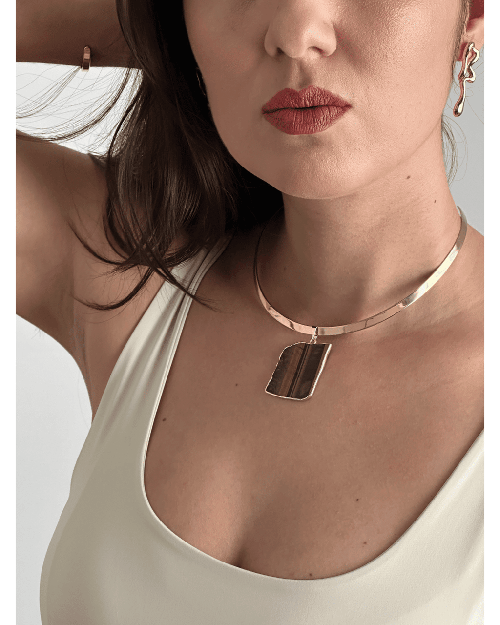 Colar Choker Aro Liso Slice Olho de Tigre Ouro Semijoia