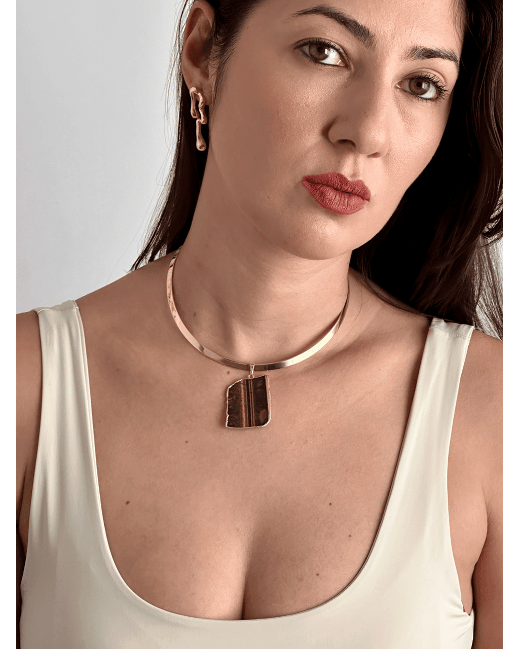 Colar Choker Aro Liso Slice Olho de Tigre Ouro Semijoia