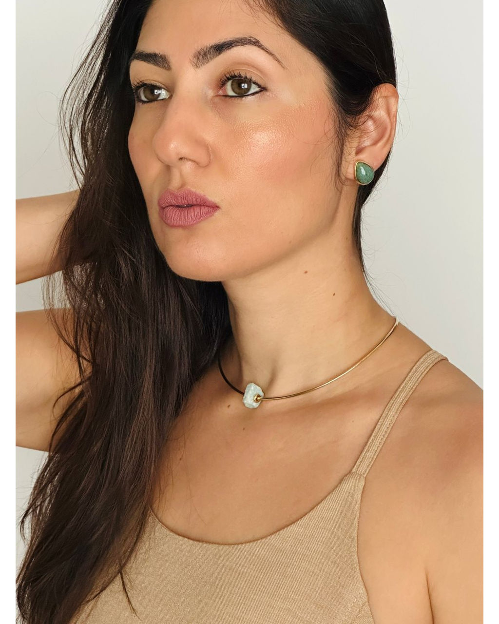 Colar Choker Aro Tubinho Pedra Bruta Quartzo Verde