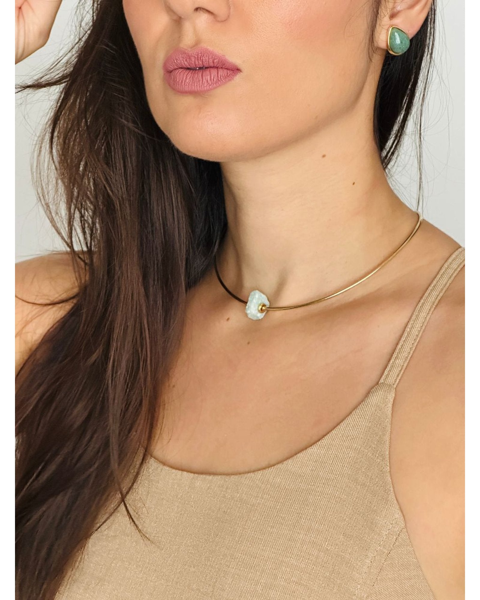Colar Choker Aro Tubinho Pedra Bruta Quartzo Verde