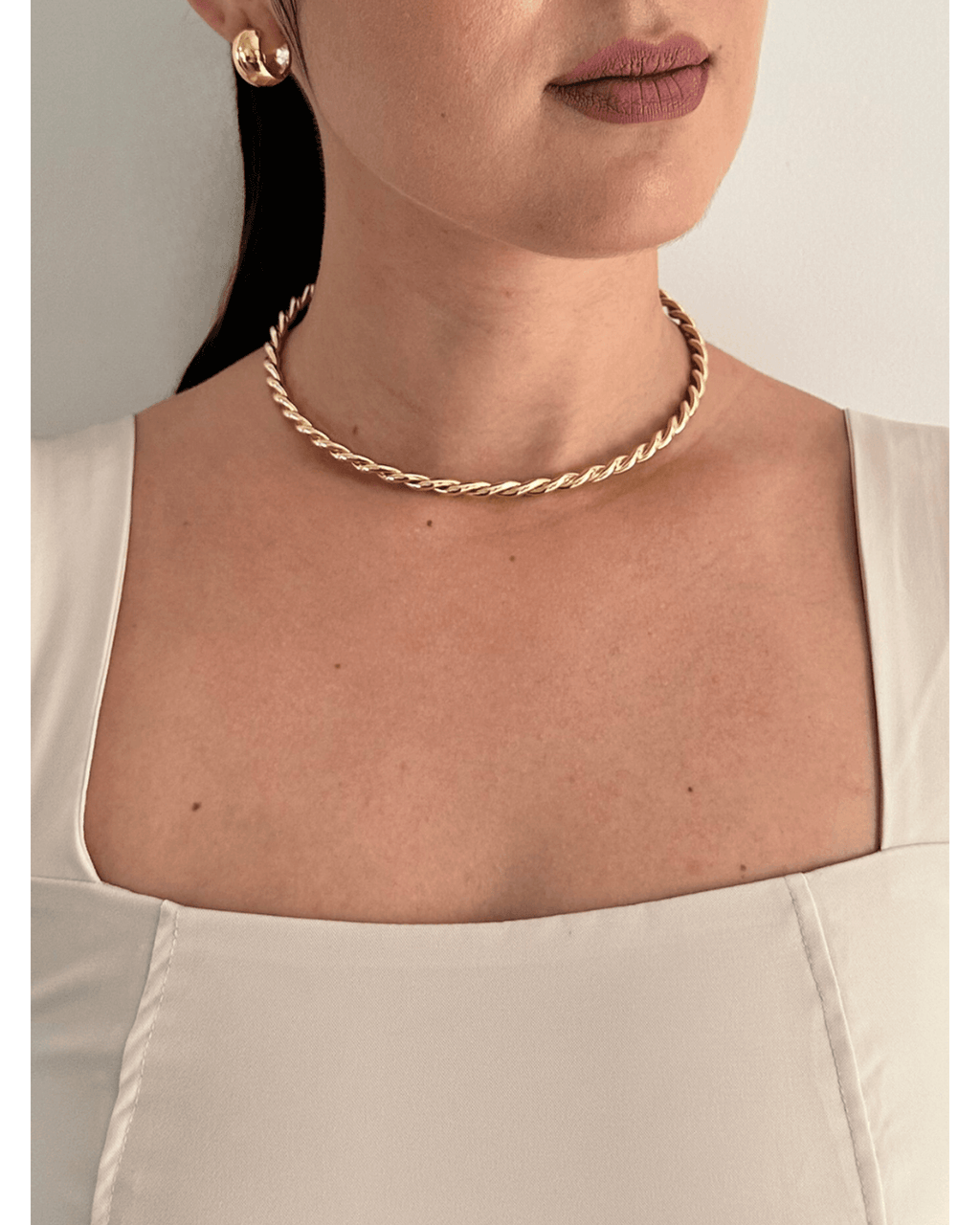 Colar Choker Aro Torcido Ouro Semijoia