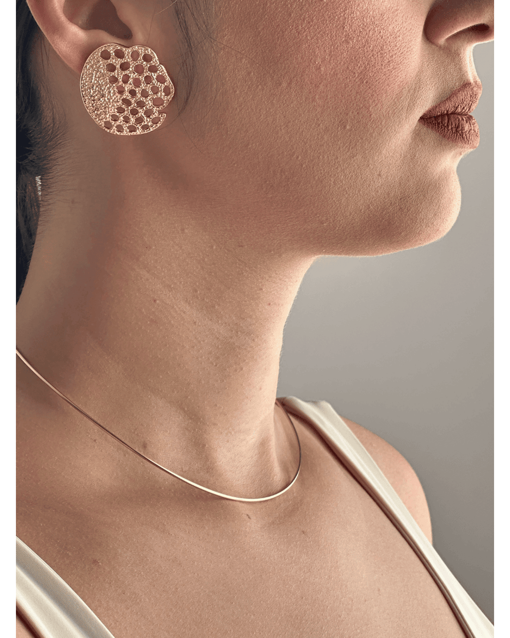 Colar Choker Aro Fino Fechamento Engate Ouro Semijoia