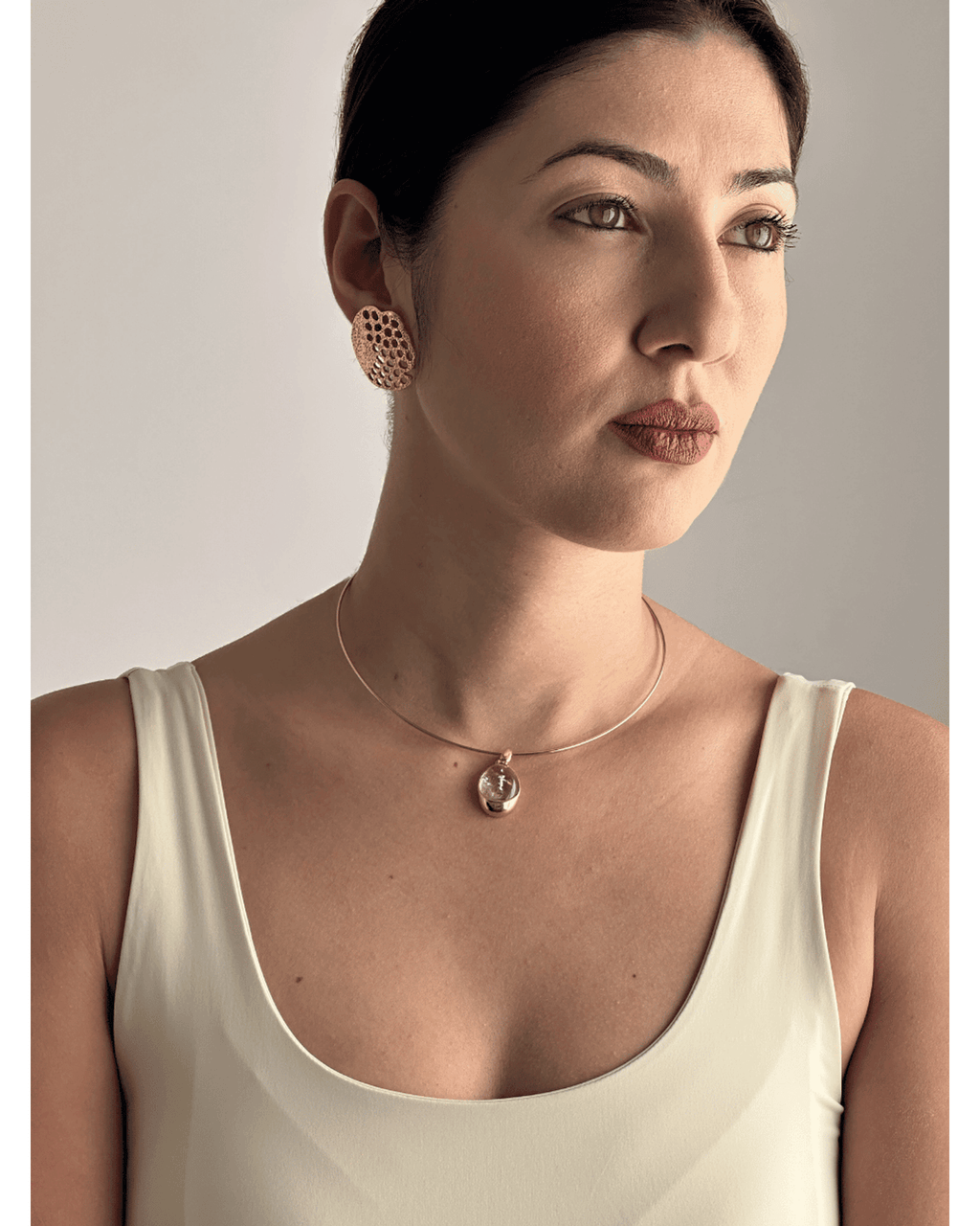 Colar Choker Aro Fino Fechamento Engate Ouro Semijoia