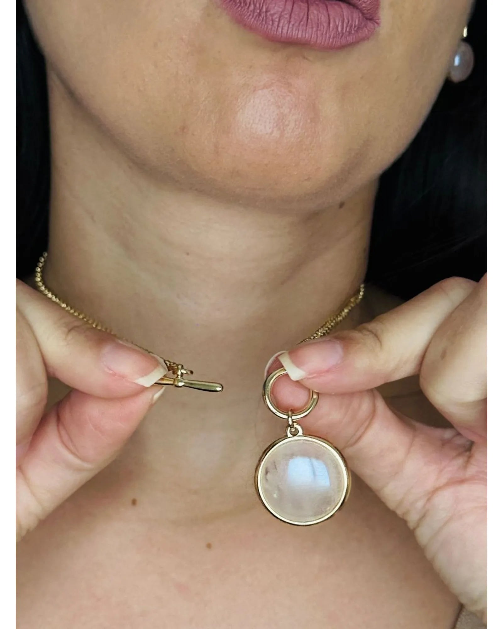 Conjunto colar e brinco Redondo Quartzo Rosa Perolada Ouro Semijoia