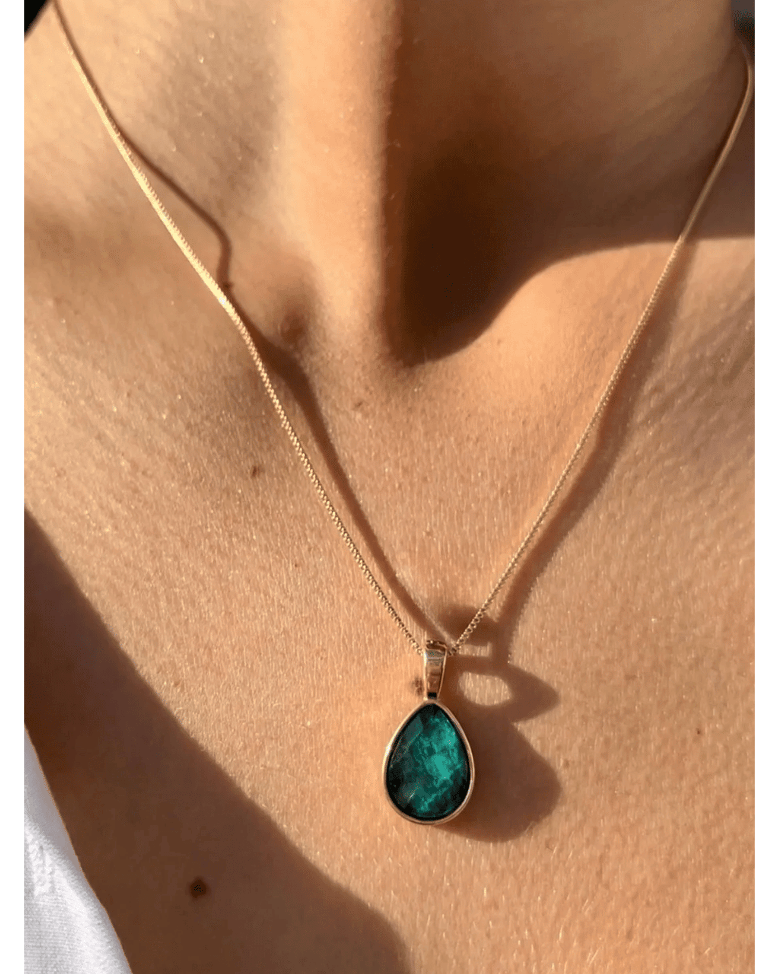 Conjunto Colar e Brinco Gota Esmeralda Ouro Semijoia