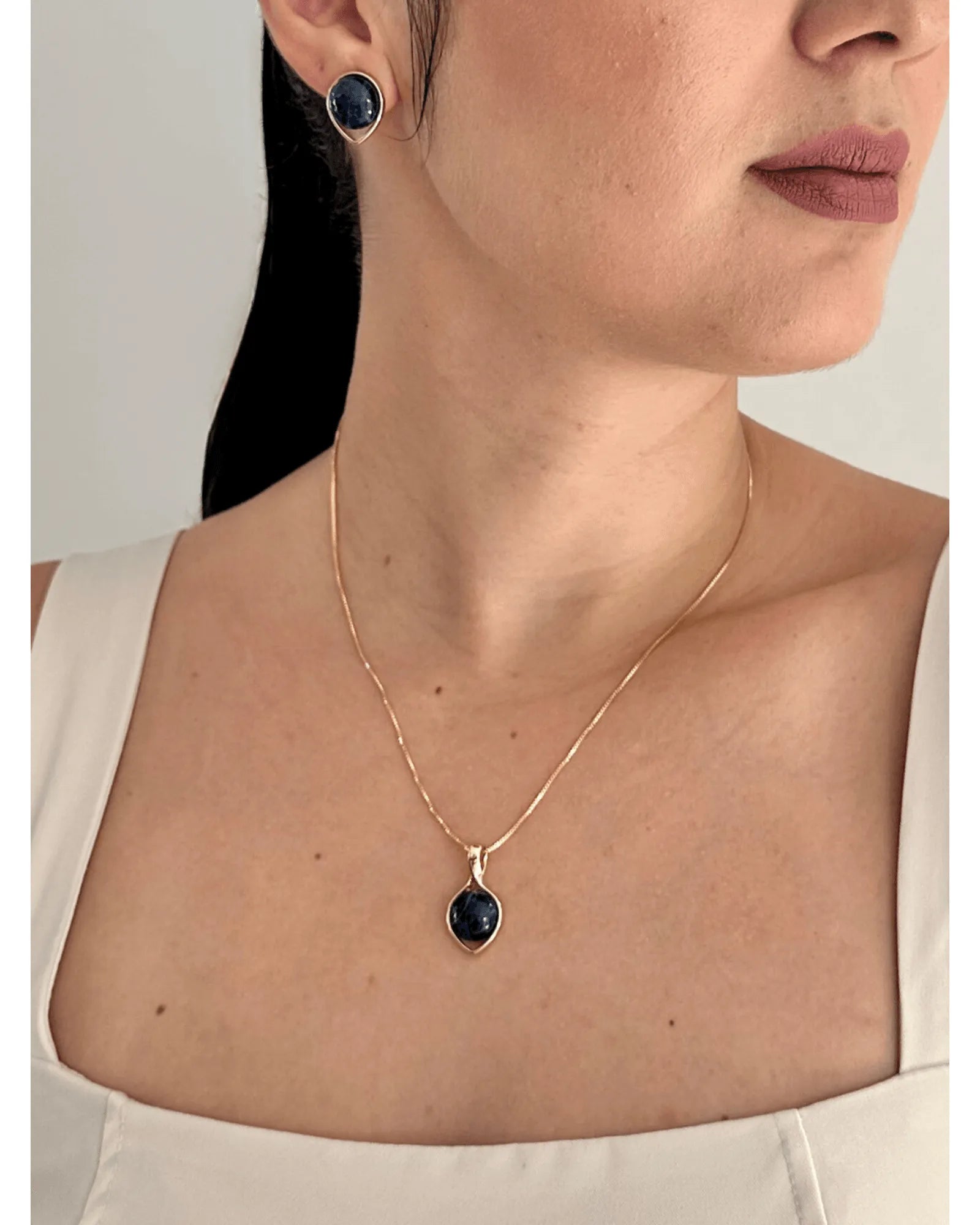 Conjunto Colar e Brinco Gota Invertida SODALITA Ouro semijoia
