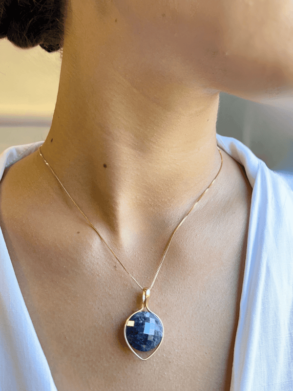 Conjunto Colar e Brinco Perolada Gota Invertida Sodalita Semijoia