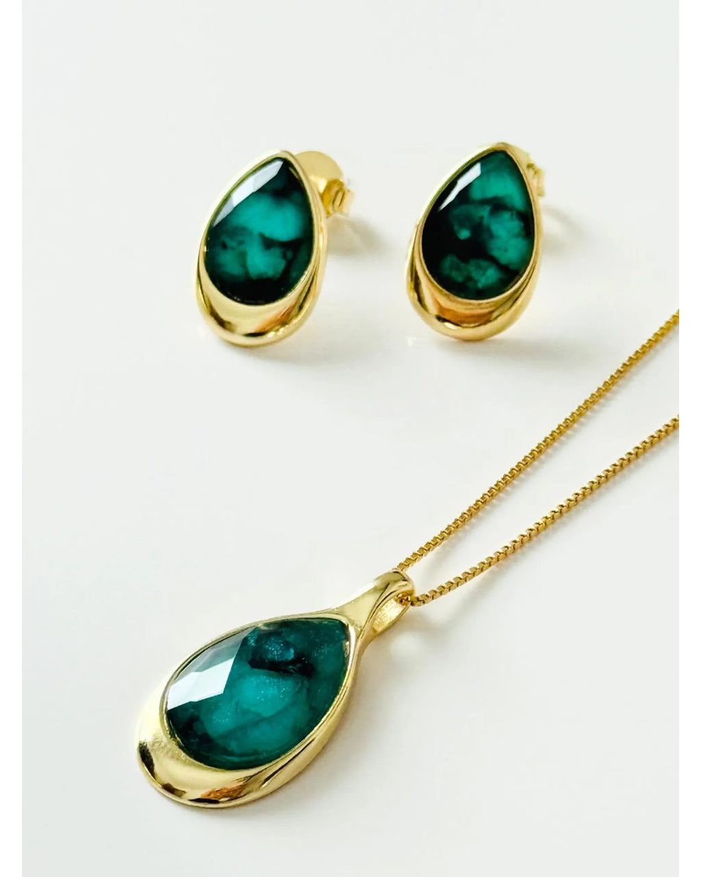 Conjunto Colar e Brinco Gota Esmeralda Ouro Semijoia
