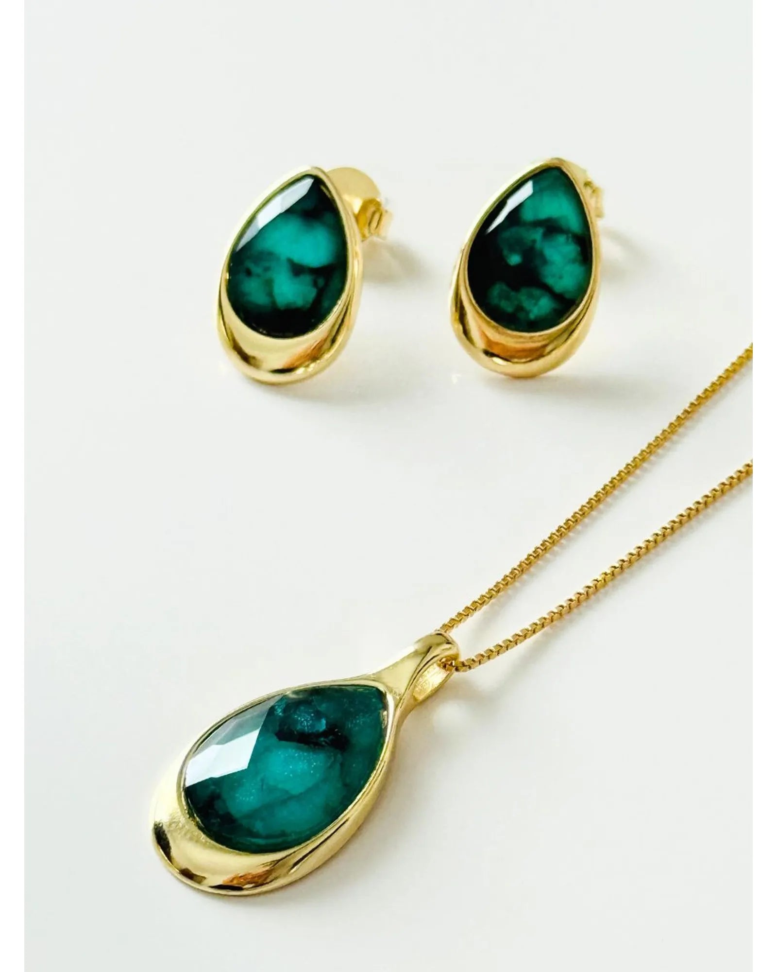 Conjunto Colar e Brinco Gota Esmeralda Ouro Semijoia