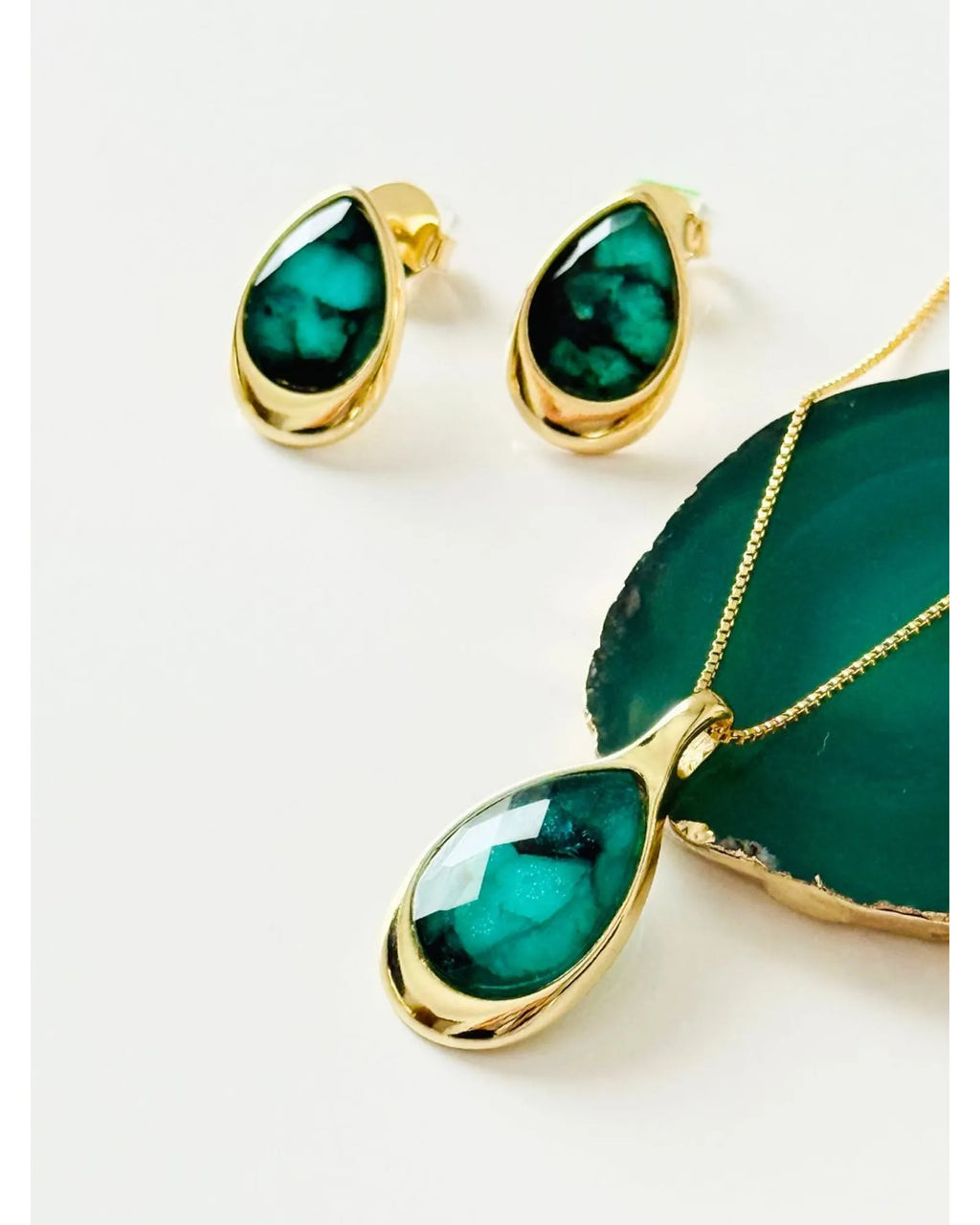 Conjunto Colar e Brinco Gota Esmeralda Ouro Semijoia
