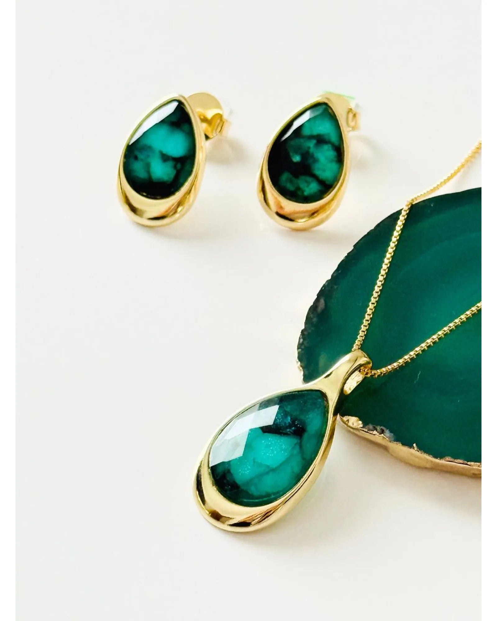 Conjunto Colar e Brinco Gota Esmeralda Ouro Semijoia