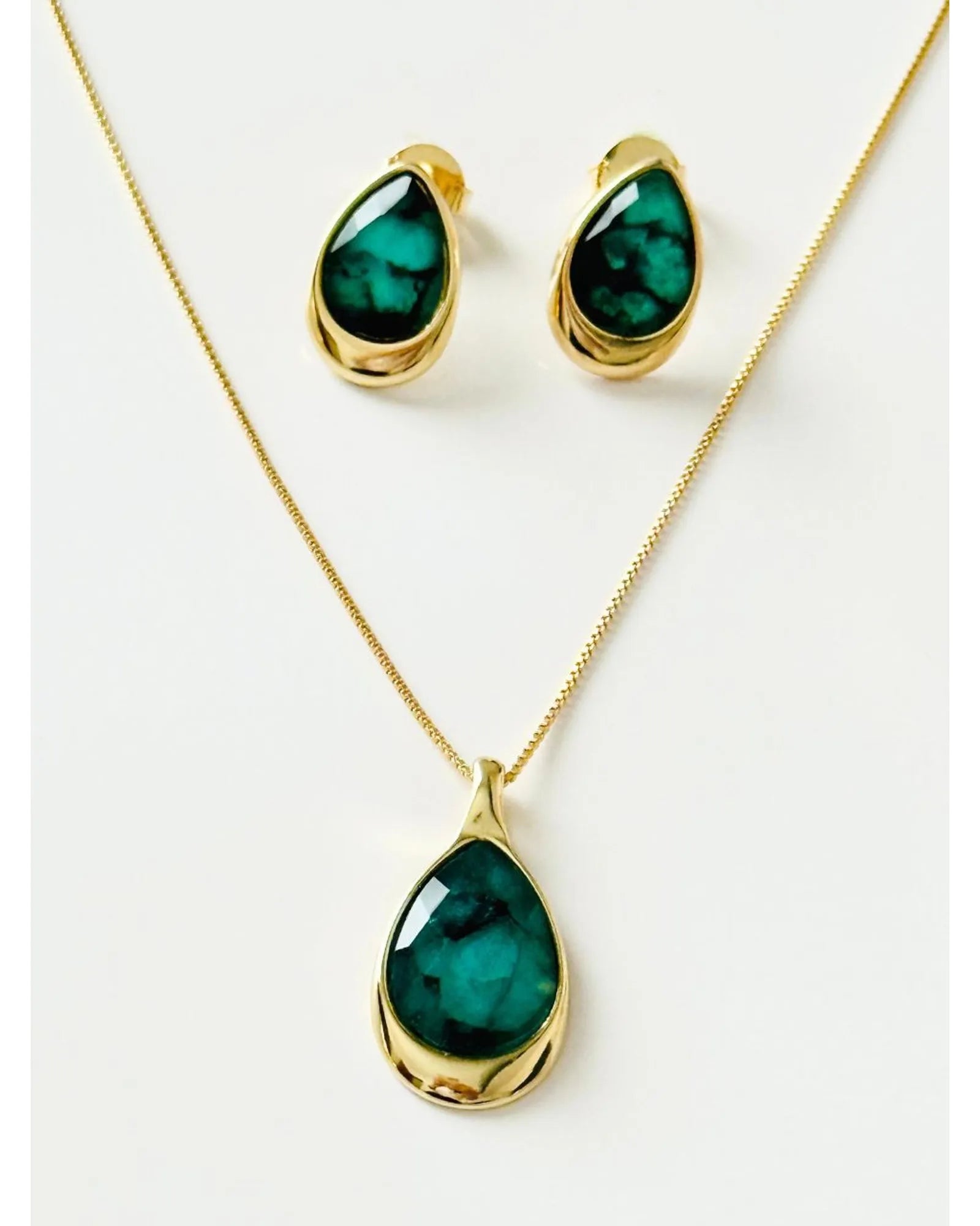 Conjunto Colar e Brinco Gota Esmeralda Ouro Semijoia