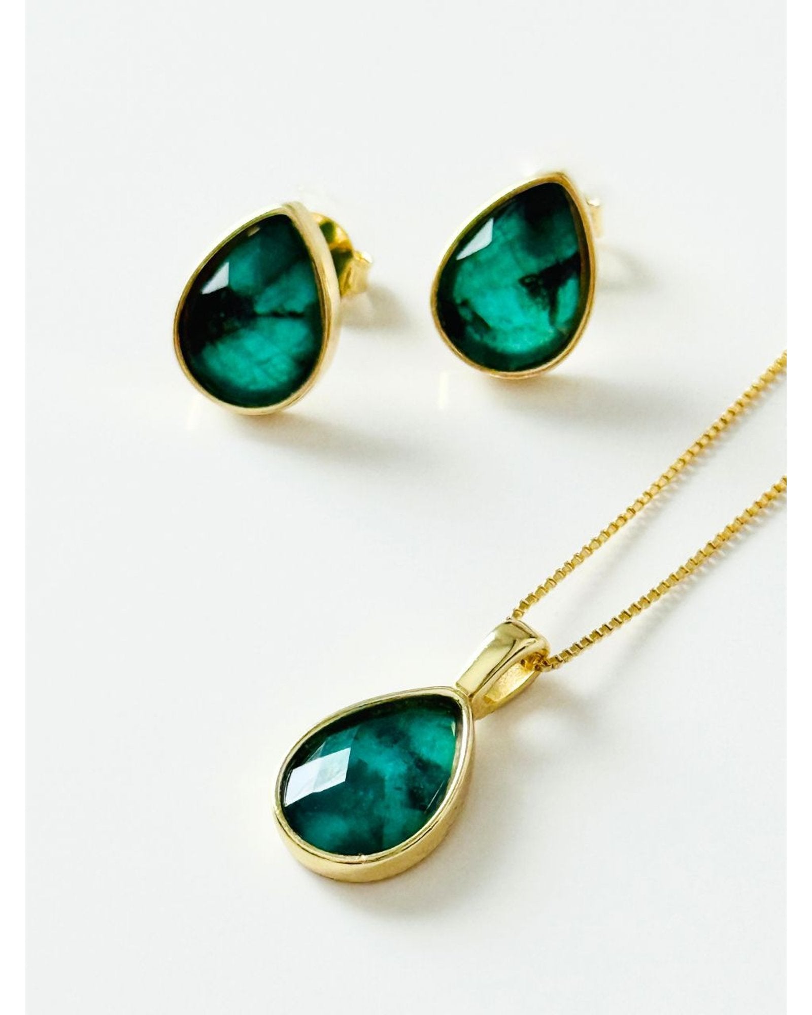 Conjunto Colar e Brinco Gota Esmeralda Ouro Semijoia
