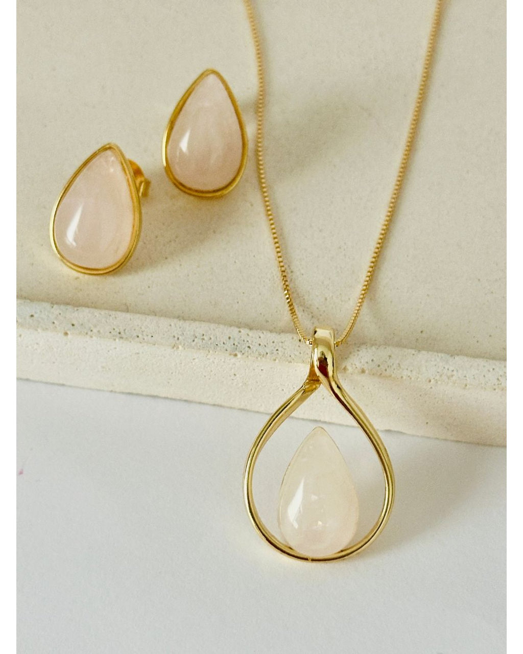 Conjunto colar e brinco Gota vazado Quartzo Rosa Semijoia
