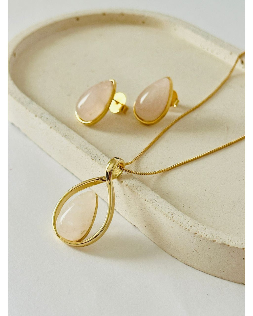 Conjunto colar e brinco Gota vazado Quartzo Rosa Semijoia