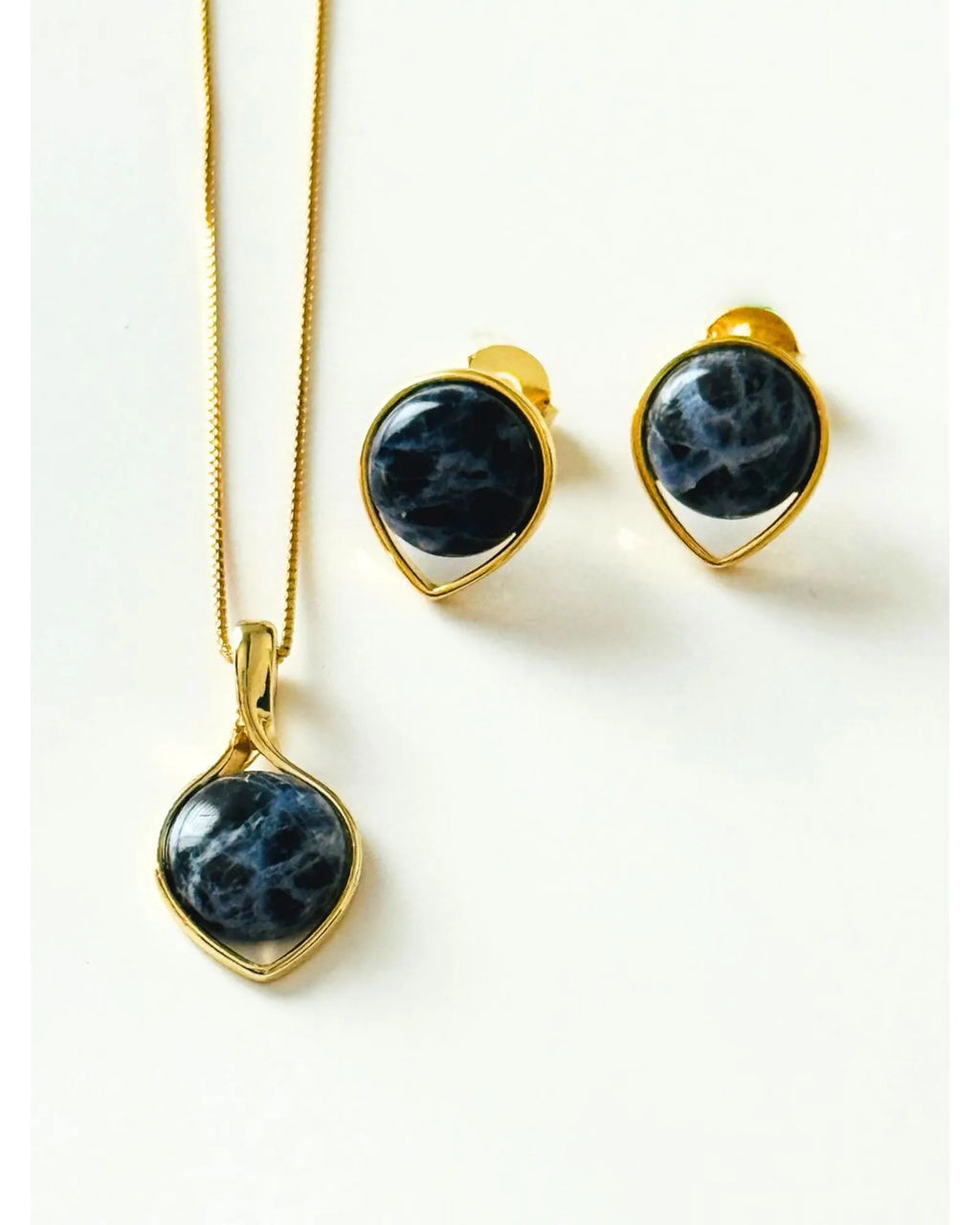Conjunto Colar e Brinco Gota Invertida SODALITA Ouro semijoia